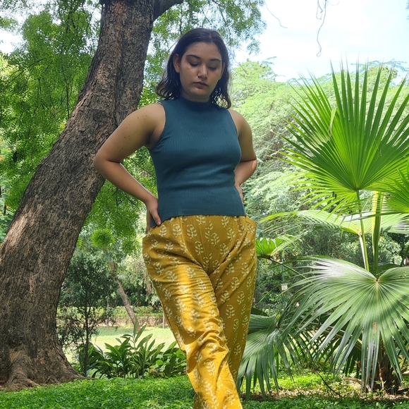 Knitted top in Castleton green - Picture 3 of 3